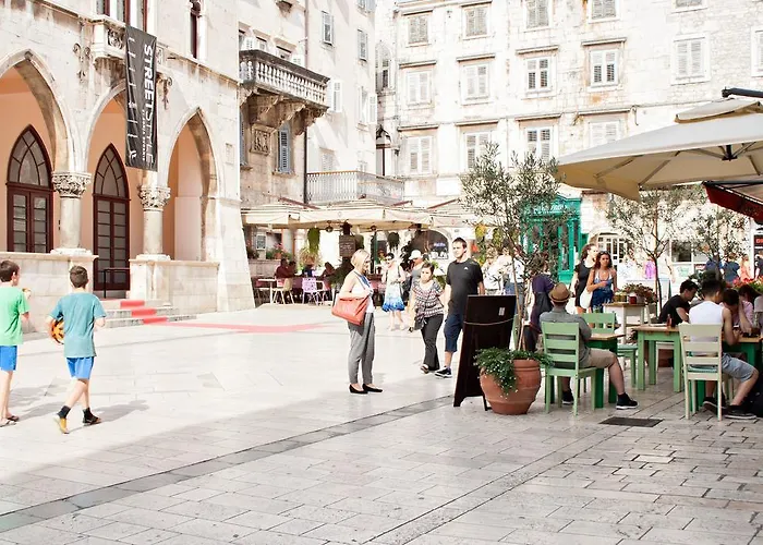 Babina - King & Queen Konukevi Split