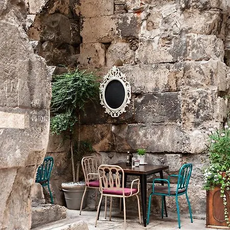 Babina - King & Queen Guest house