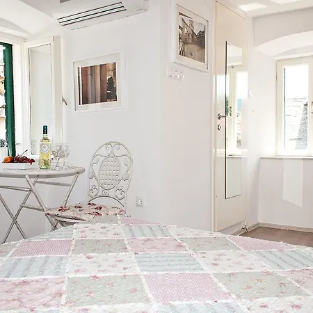 Babina - King & Queen Guest house Split